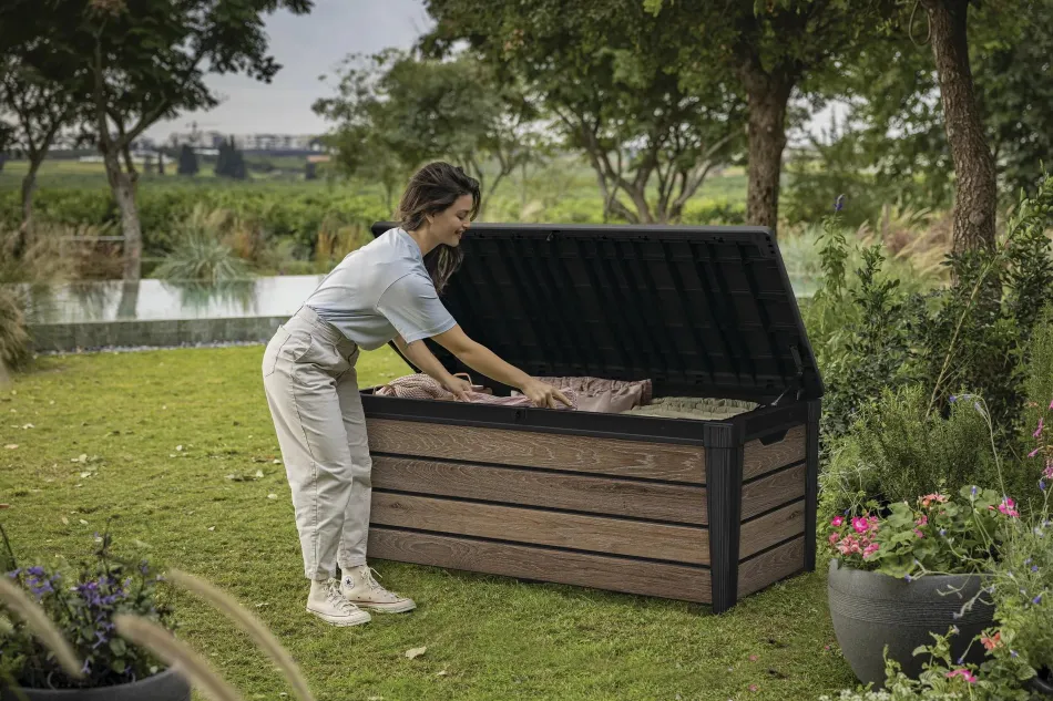 Outlet Signature 120 Gallon Deck Box - Walnut Brown Large Deck Boxes